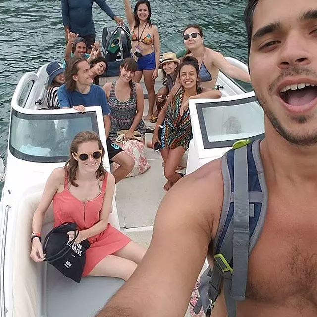Passeio em barco em Ilha Grande, Brasil.