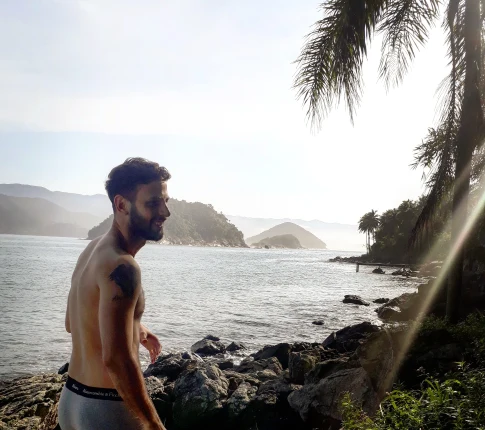 Vista desde «Las rocas» en Ilha Das Couves, São Sebastião, São Paulo, Brasil.