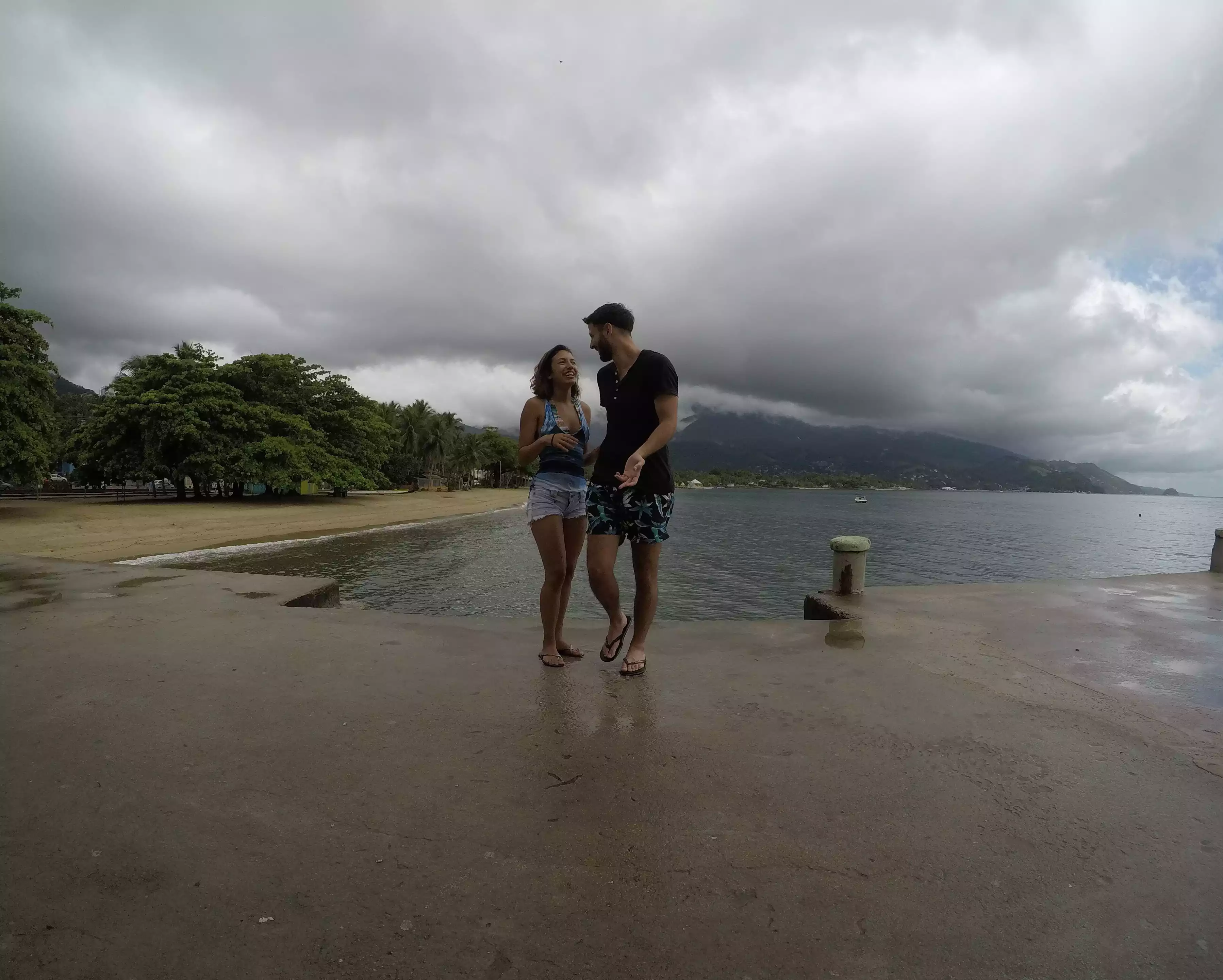 Foto con `la chica de la ducha en Ilhabela, São Paulo, Brasil.`