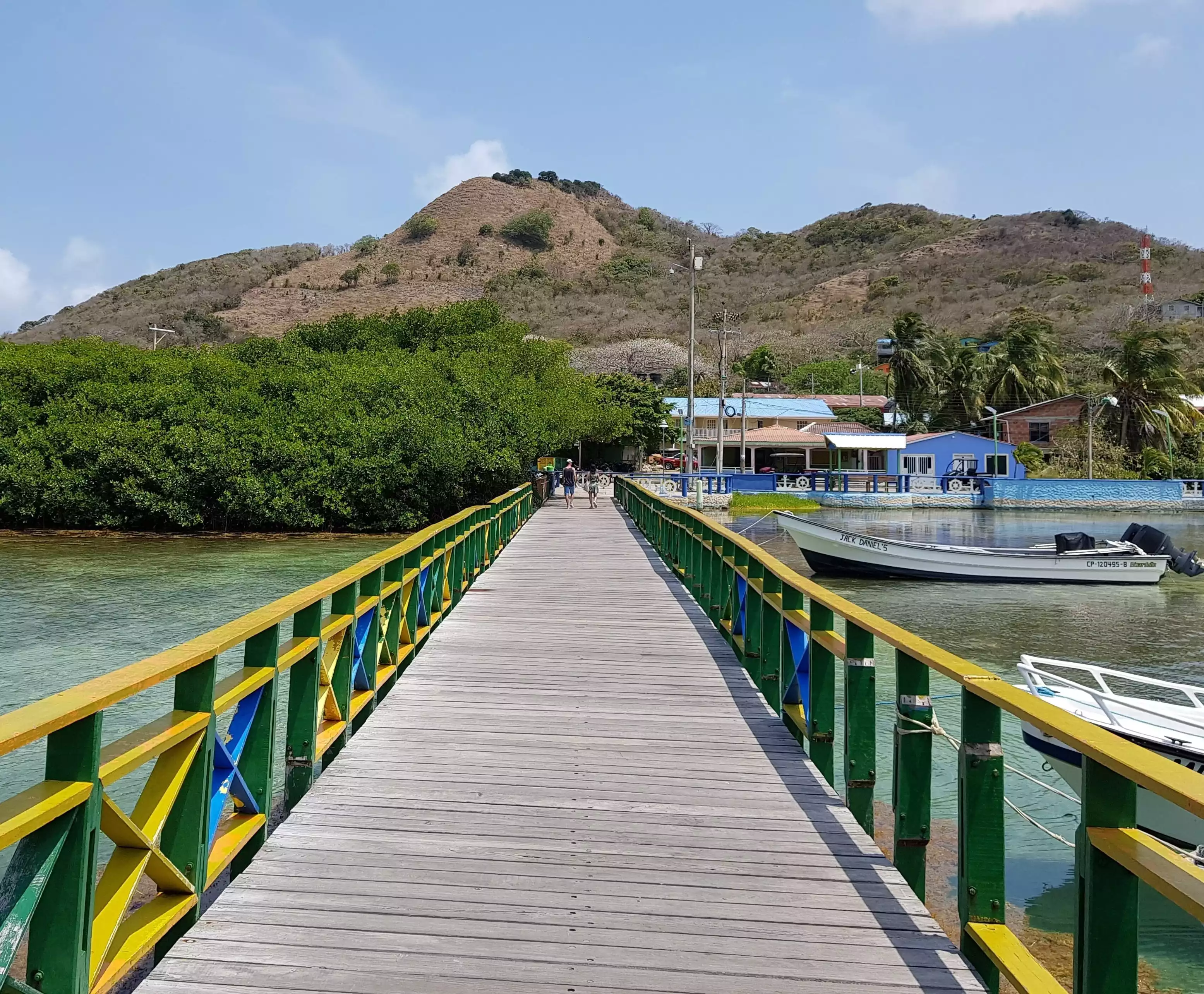 El famoso Puente de los Enamorados el cual une a Providencia con Santa Catalina.