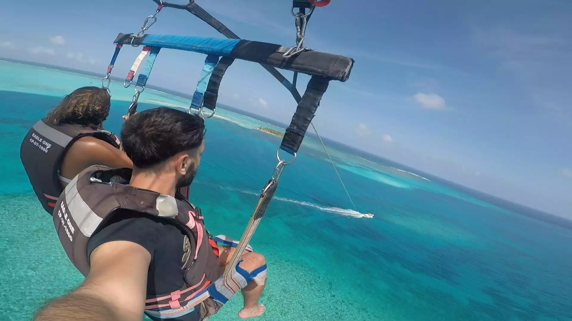 Parasail en Isla de San Andrés, Colombia.
